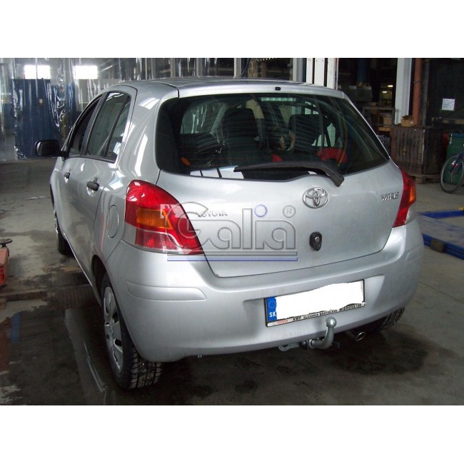Теглич за TOYOTA Yaris 06-14